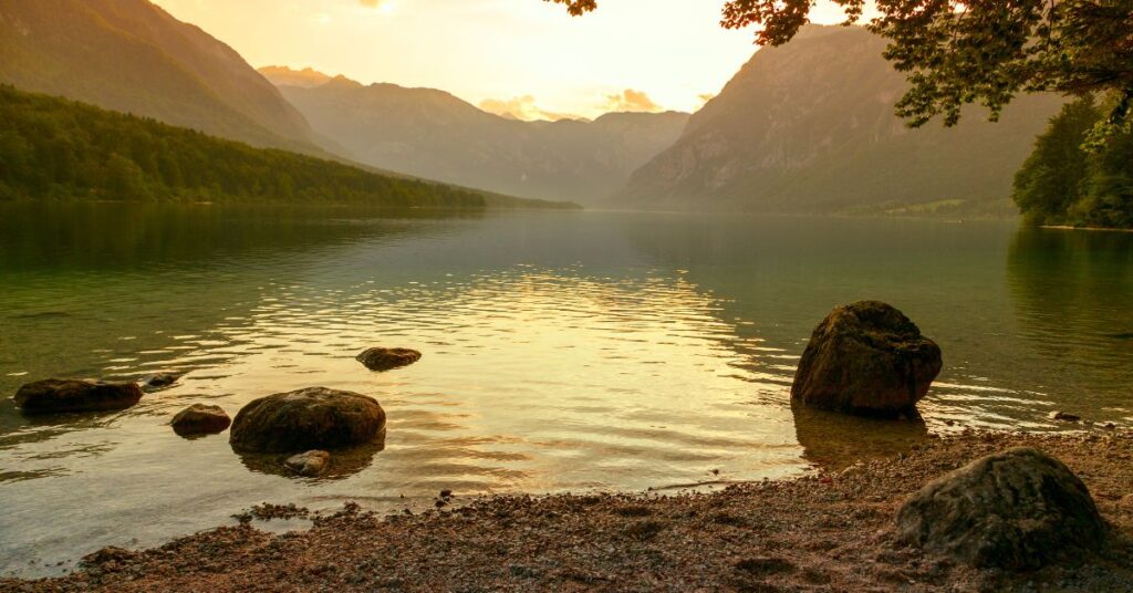 lac de bohinj coucher de soleil